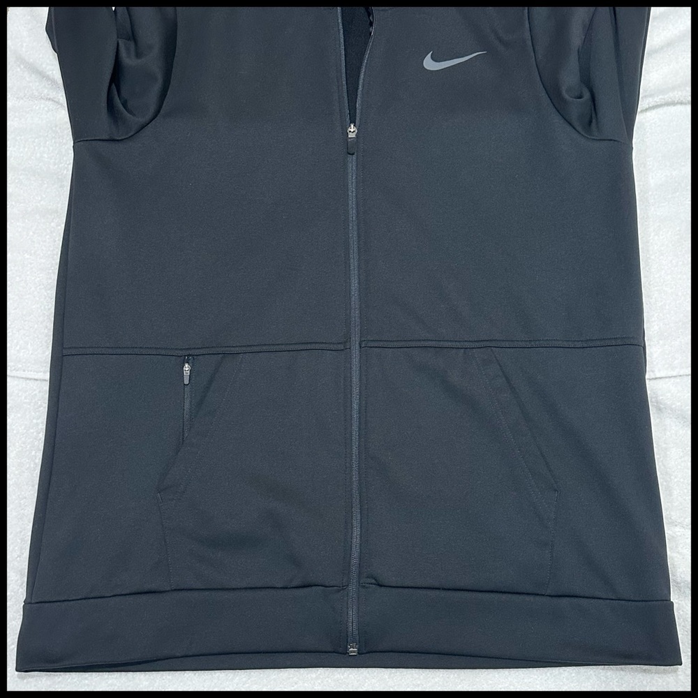 NikeThermaFit🔥🪶 XL Black Hooded Zip Up Jacket, 3 Pockets, Like New, Clean. Warm - Picture 6 of 17